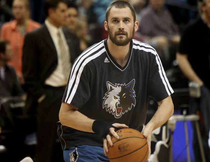 Kevin love playing basketball with gloves